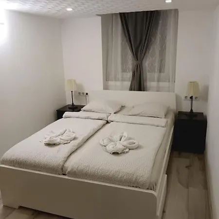 Apartmán Voeroesmarty Street Budapešť